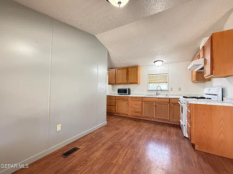 5941 Sixta Dr — Photo 21