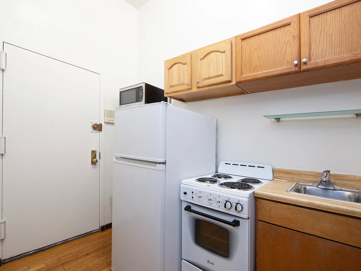 228 East 5th Street — Photo 3