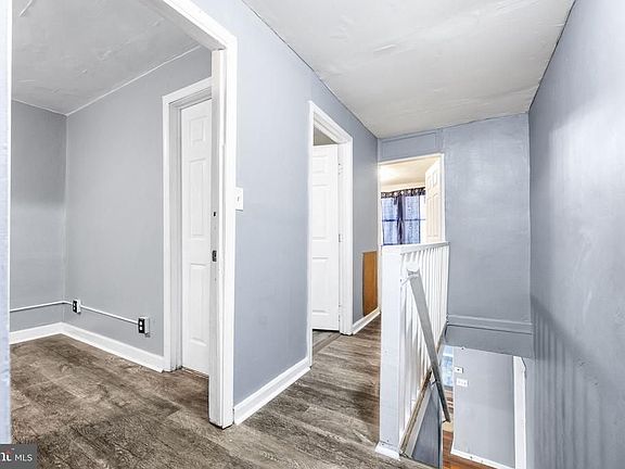 4th image of 2209 W 3rd St