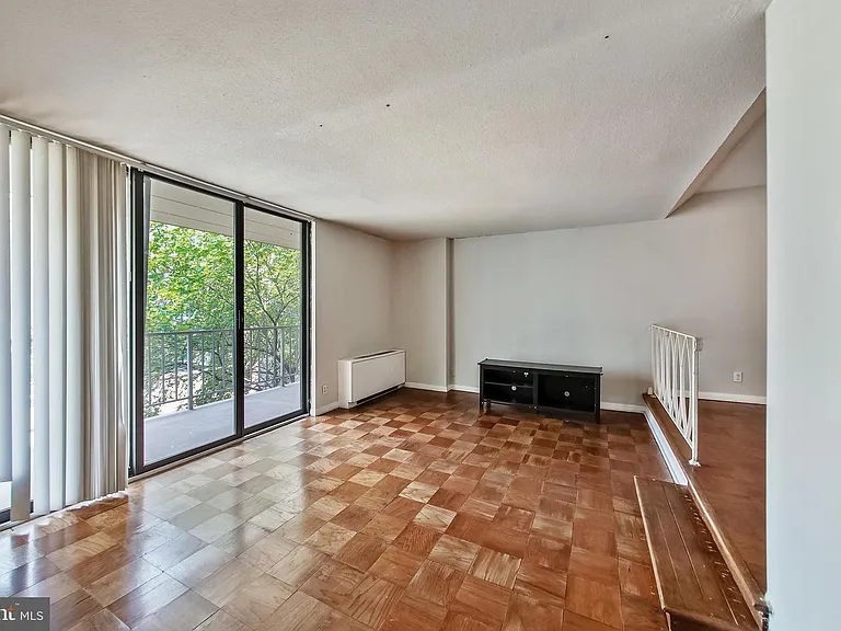 2201 L St NW #617 — Photo 35