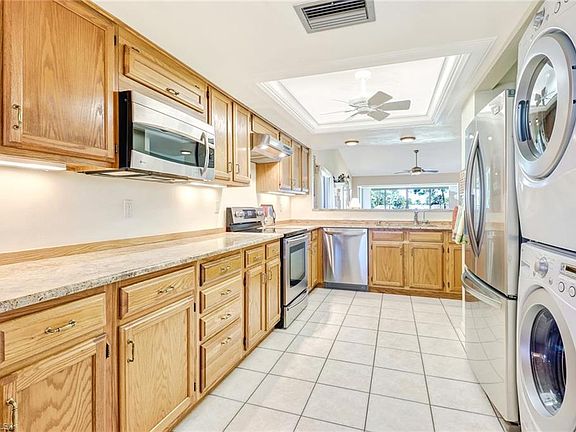 5th image of 402 Foxtail Ct #402
