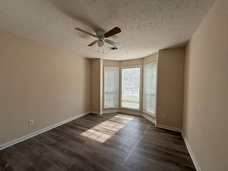3277 Crossfield Ln — Photo 6
