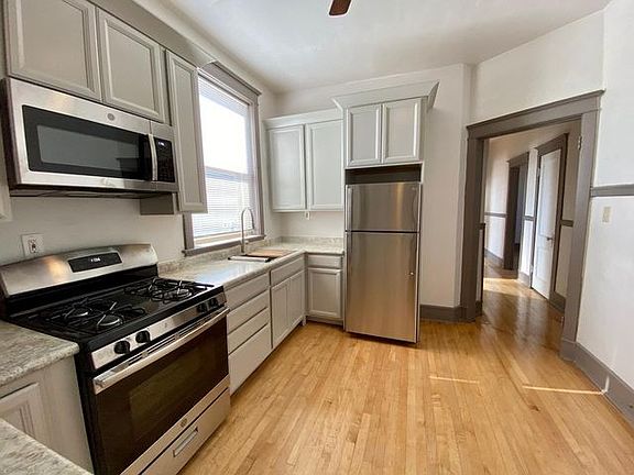 3rd image of 6315 N Lakewood Ave #2