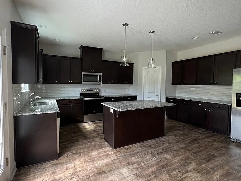423 Fairview Cir — Photo 9