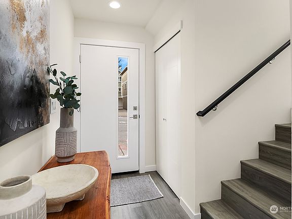 5th image of 9210 B Roosevelt Way NE