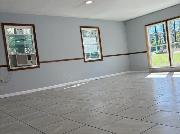 429 Strickland Ct, Lawrenceville, GA 30046