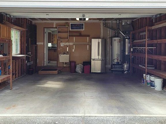 2nd image of 3931 Harbel Drive NE