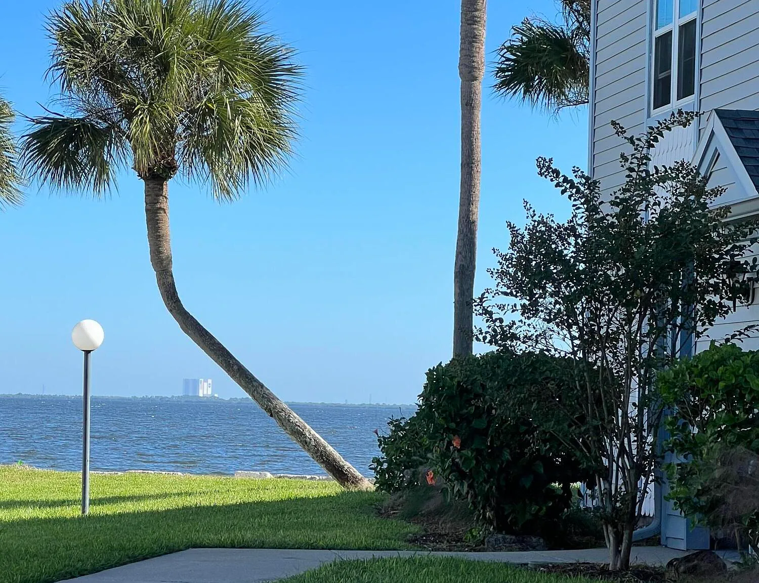 2 bed, 2.0 bath, 1002 sqft, $1,900 — Photo 3