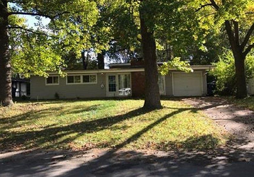1st image of 1010 Robinwood Dr