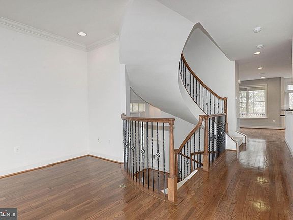 4th image of 136 Herndon Mill Cir
