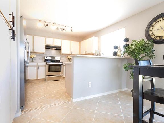 4th image of 11846 W Sunnyside Dr