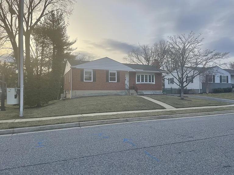 2106 Suburban Greens Dr — Photo 1