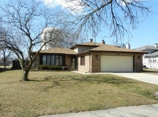 6714 Charleston Dr, Darien, IL 60561