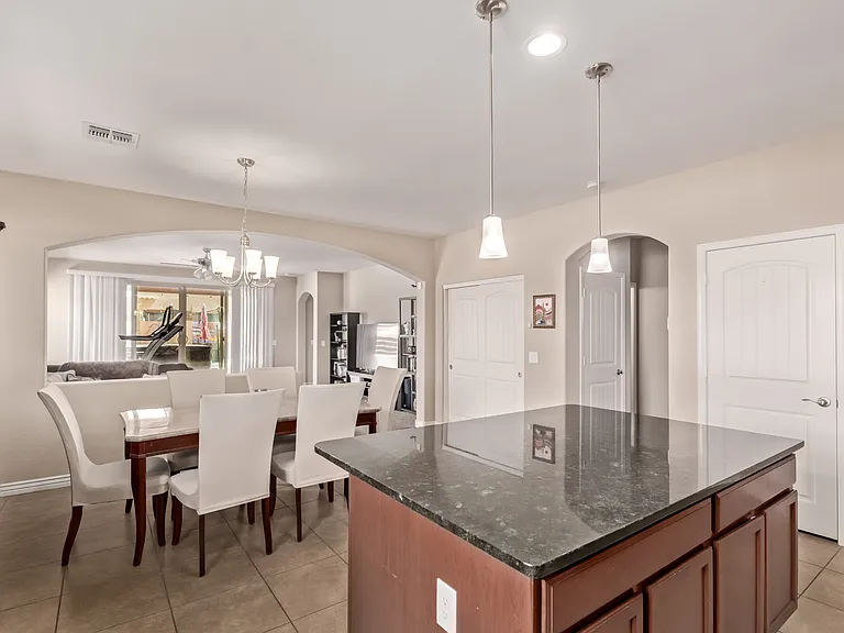 729 W Silver Reef Dr — Photo 6