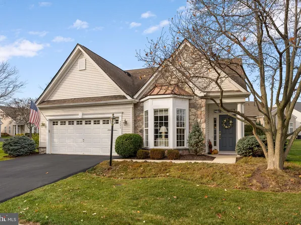 3850 Somerset Dr, Collegeville, PA 19426