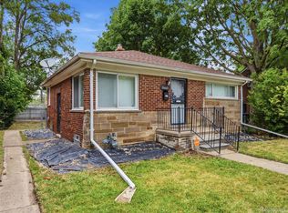 15663 Carlisle St, Detroit, MI 48205