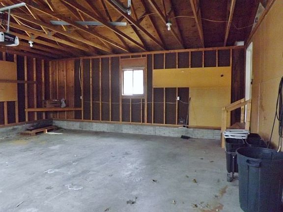 4th image of 219 N Navajo Ln