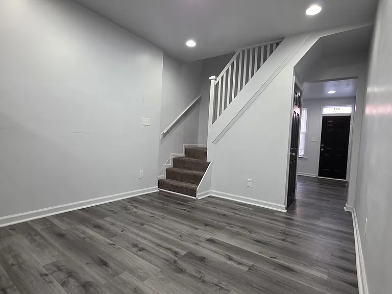 1606 Riggs Ave — Photo 5