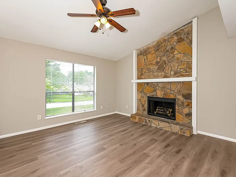 3592 Riverchase Dr — Photo 4