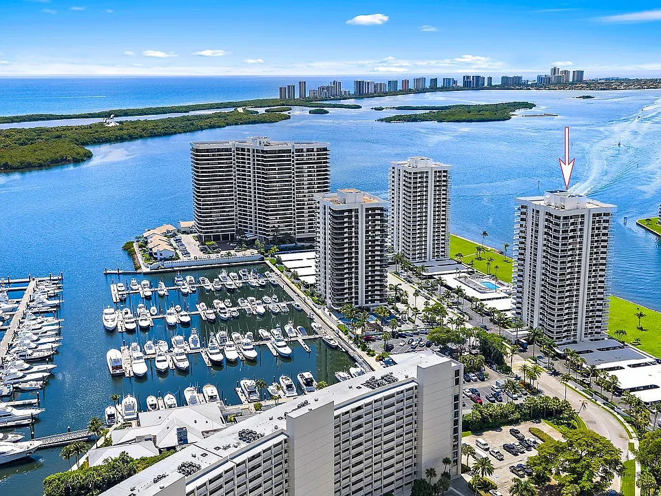 123 Lakeshore Dr #445