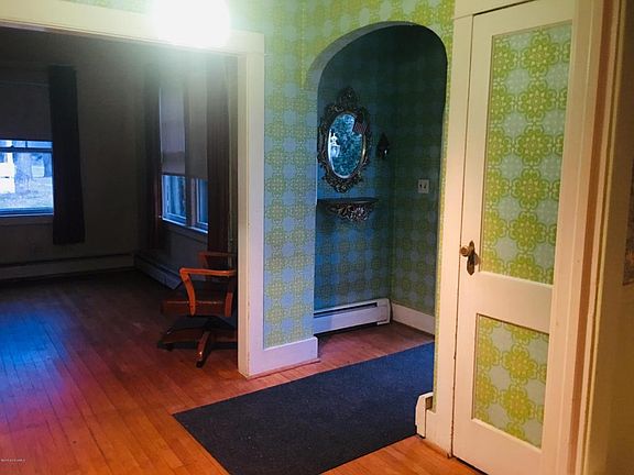 3rd image of 111 Grant Ave