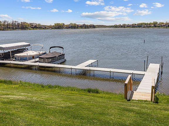 3rd image of 2525 E Lake Shore Dr #23