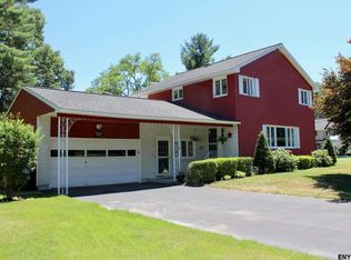 905 W Pine Hill Dr, Schenectady, NY 12303