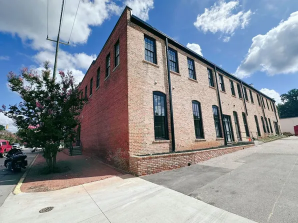 Dameron Apartments, 202 S Main St #205, Warrenton, NC 27589