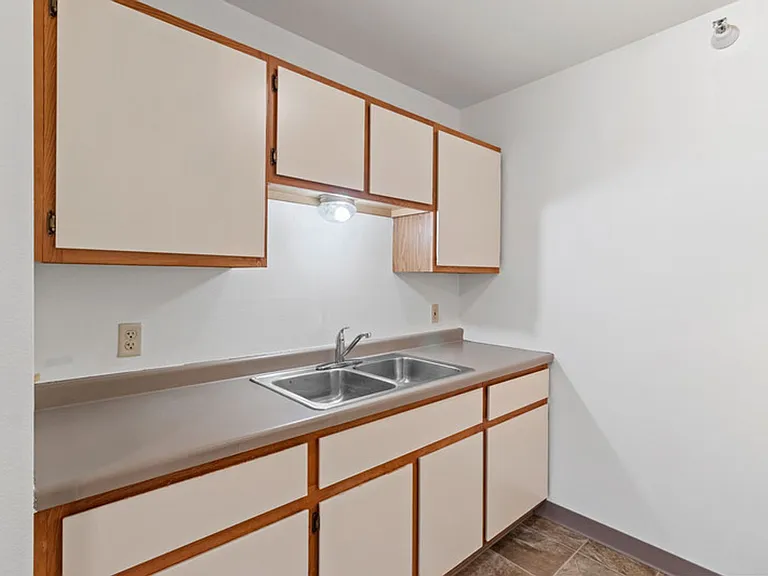 Hickory Drive and Pinecrest Apartments — Photo 17