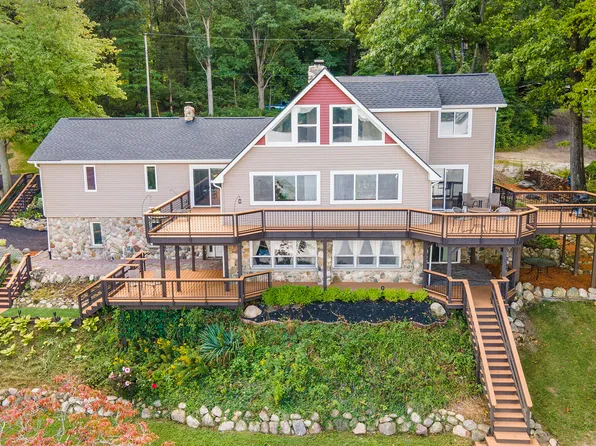 12055 S Sherman Lake Dr, Augusta, MI 49012