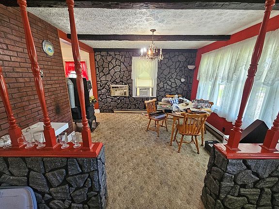 5th image of 137 Clover St