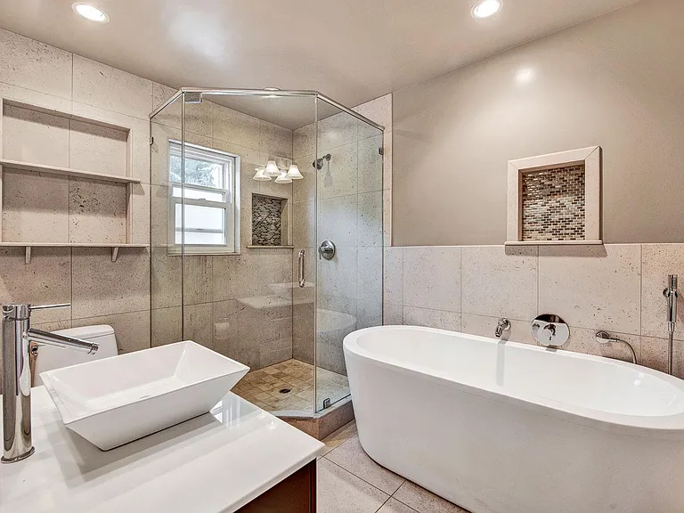24466 Toledo Ln — Photo 13