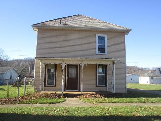 1st image of 204 Sugar St