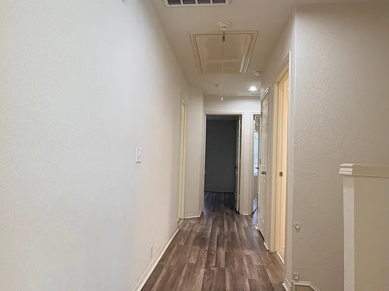 2205 Stoneleigh Pl — Photo 4