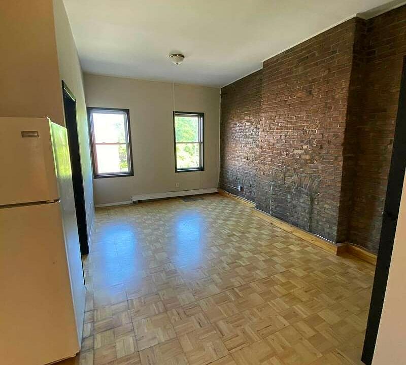 1st image of 249 Columbia St #3