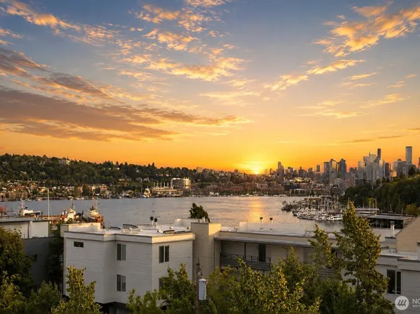 936 N 35th Street #E, Seattle, WA 98103