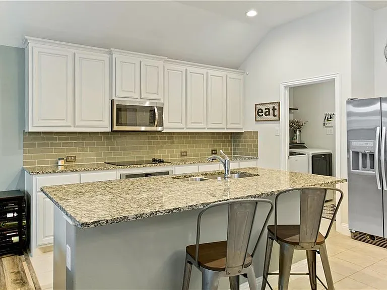 260 Hilltop Dr — Photo 5
