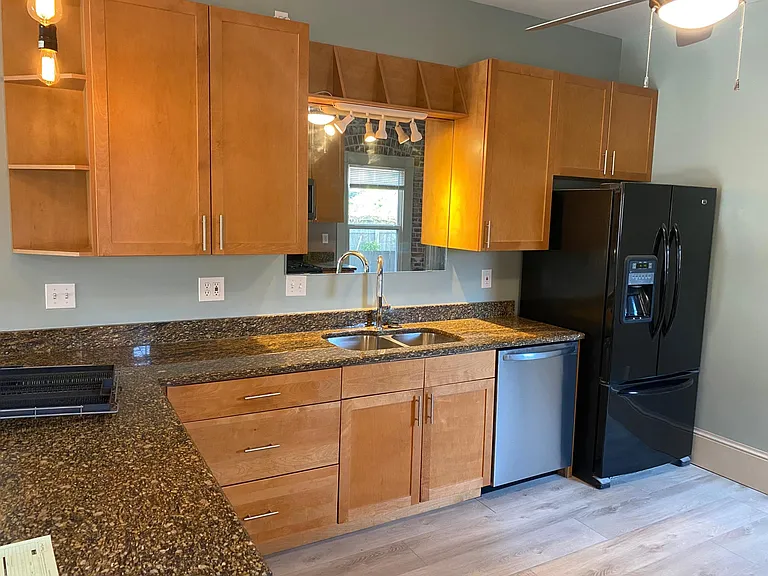 2137 California Ave — Photo 5
