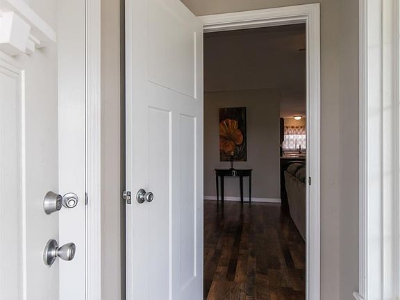 4th image of 605 Charles Ct