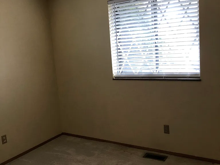 319 Winnimac Ave — Photo 12