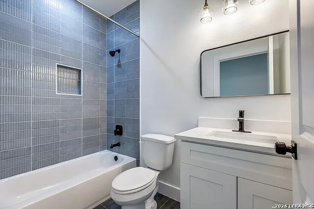 531 Essex St #202 — Photo 9