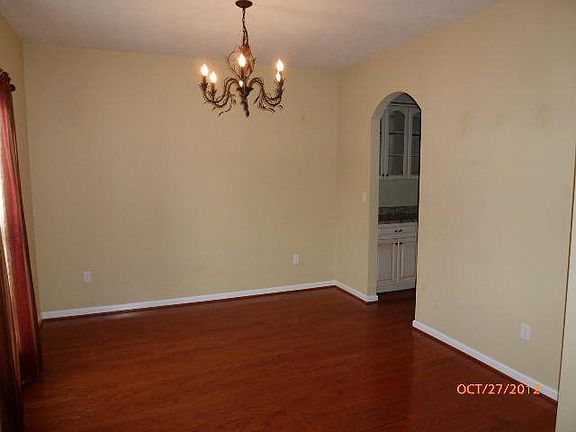 HARDWOOD DINING
