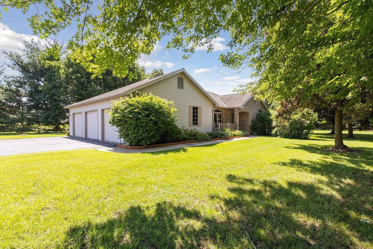 3812 North Hickory Drive photo 1