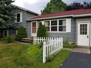 935 Little Bardfield Rd, Webster, NY 14580