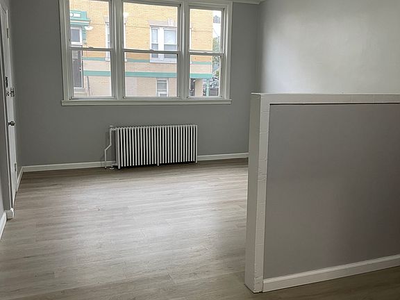 2nd image of 425 Baldwin Ave APT 1