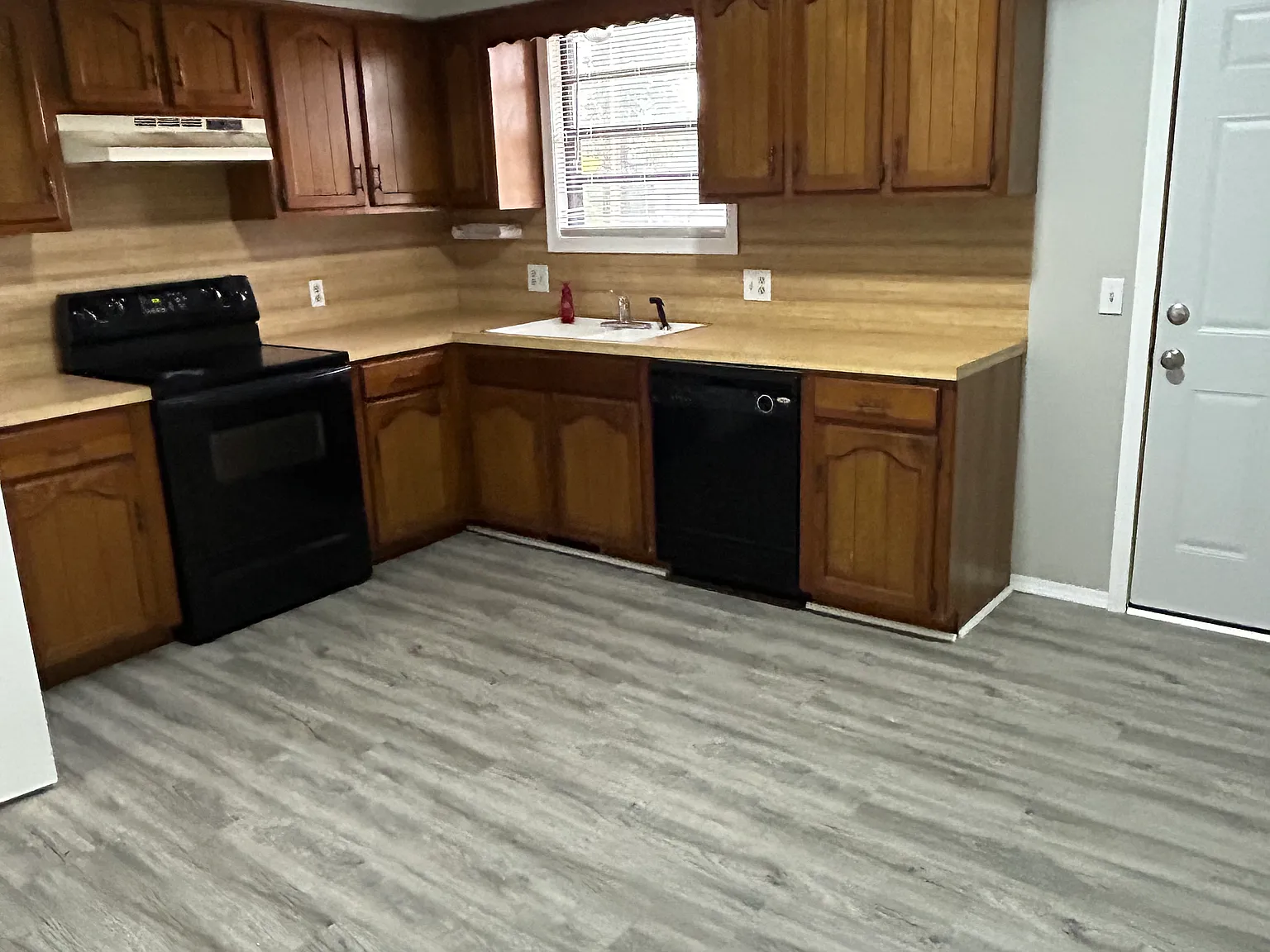 214 N College Ave — Photo 3