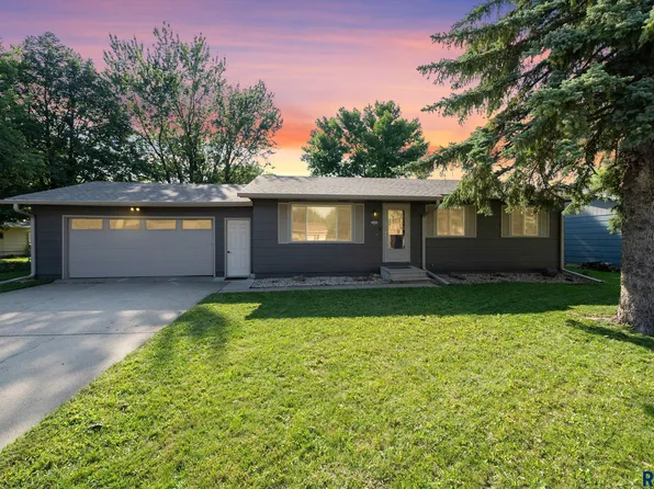 5305 S Landsdown Dr, Sioux Falls, SD 57106