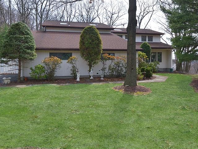1st image of 66 Halley Dr