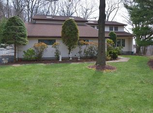 66 Halley Dr, Pomona, NY 10970