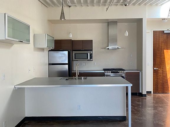 4th image of 701 Shadow Ln #408